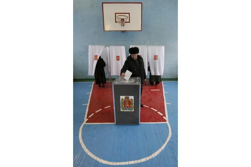 D.Medvedevas su žmona balsavo Maskvos Ramenkų apylinkėje