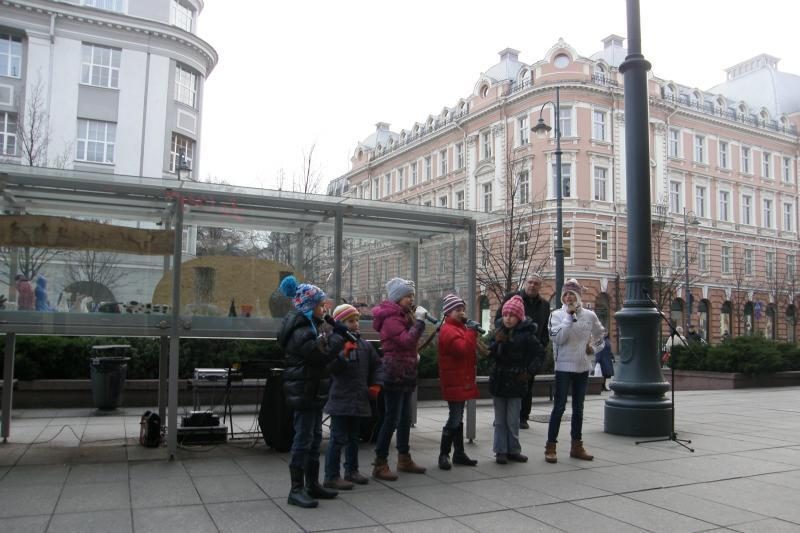 Vaikų namų globotiniai atidarė savo dirbinių parodą miesto centre