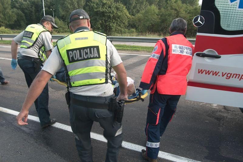 Vilniuje vilkikas partrenkė motorolerininką