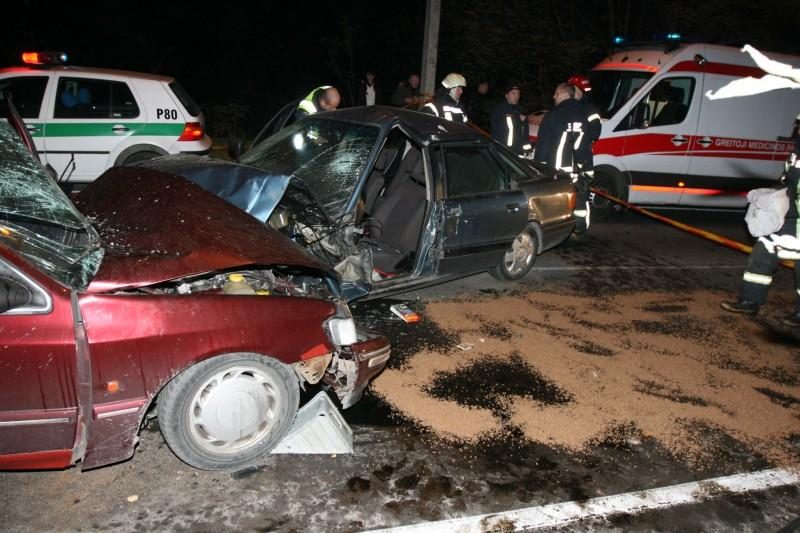 Vilniuje – kraupi automobilių kaktomuša, nukentėjo trys žmonės