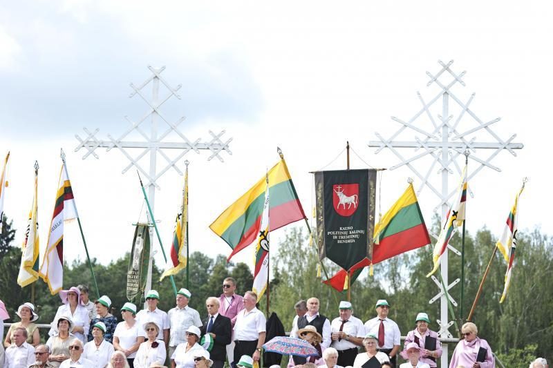 Paties rankų darbo slidės – ištikimos tremtinio palydovės