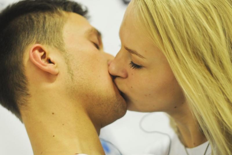 Konkurso „Ilgiausias bučinys“ nugalėtojai bučiavosi ilgiau nei 35 val.