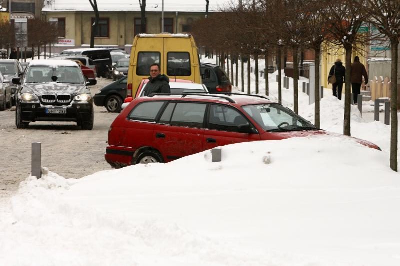 Sniego kalnus išveš tik iš kelių gatvių 