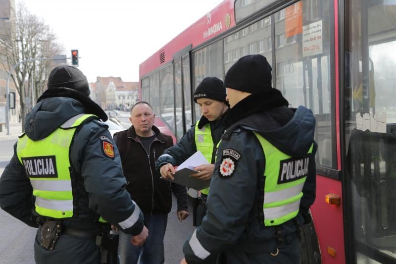 Klaipėdoje autobusas perėjoje nutrenkė mergaitę (papildyta)