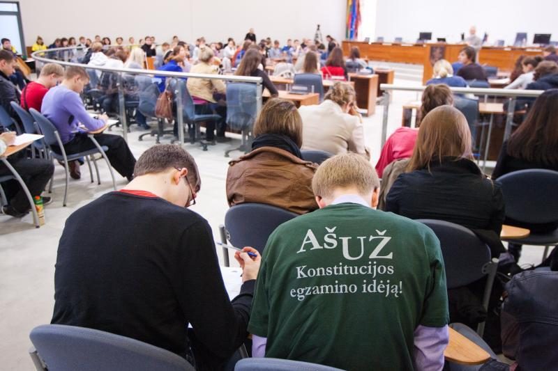Konstitucijos egzamine Vilniuje aktyviausiai dalyvavo studentai