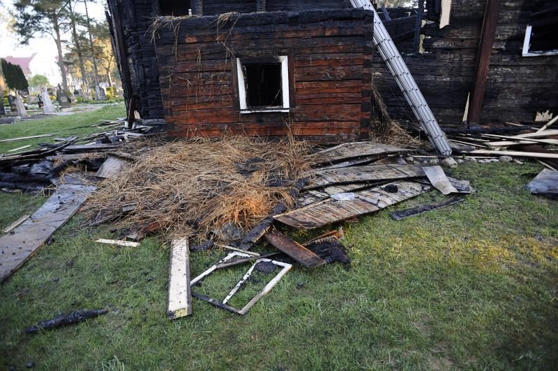 Gaisras sunaikino Paštuvos bažnyčią Kauno rajone   