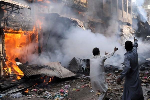 Pakistanas: sprogimas turguje pražudė beveik 100 žmonių