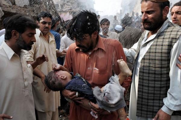 Pakistanas: sprogimas turguje pražudė beveik 100 žmonių