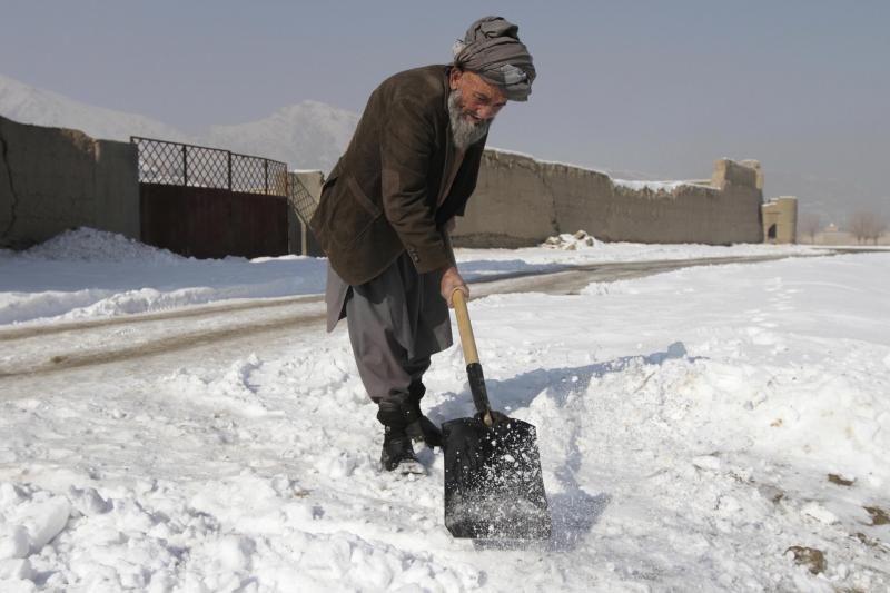 Afganistane gausiai iškritęs sniegas ir lavinos nusinešė 28 gyvybes