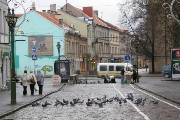 Kauno vaizdai: apgriuvę pastatai, tuščios gatvės