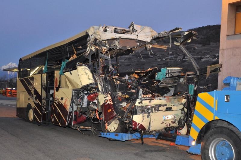 Šveicarijoje per autobuso avariją žuvo 28 žmonės, iš jų 22 vaikai