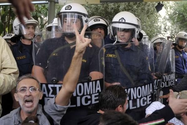 Akropolyje Graikijos riaušių policija vaikė protestuotojus