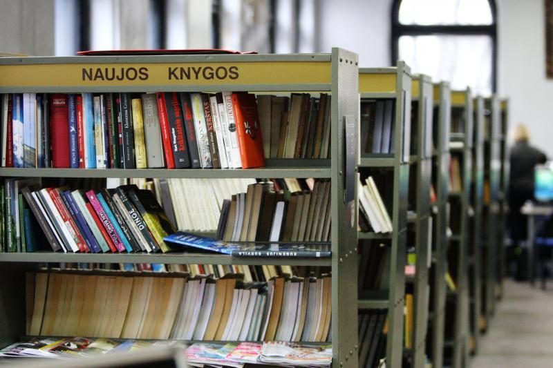 Mokyklų bibliotekoms – moderni įranga ir nauji baldai