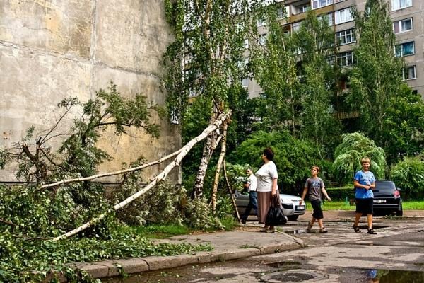 Sekmadienio naktį miestą nusiaubė audra (papildyta)