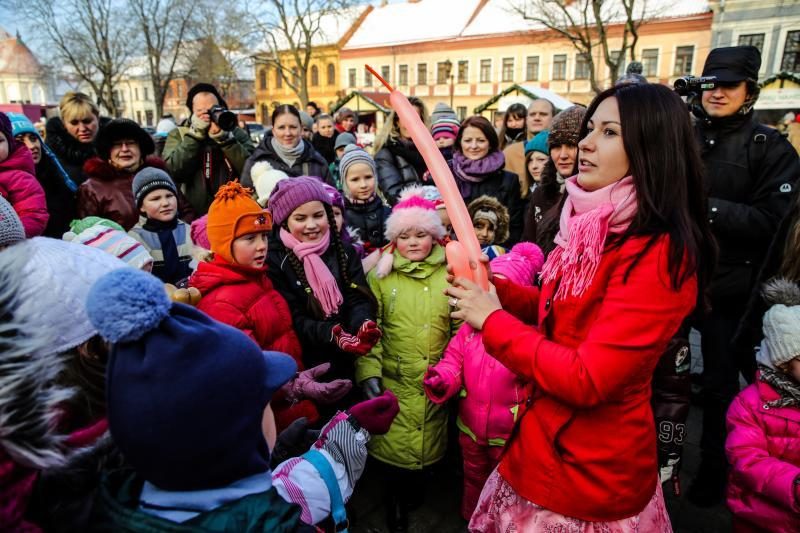 Rotušės aikštėje įsikūrė Kalėdų miestelis