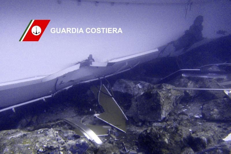 „Costa Concordia“ kapitonas pripažino pasukęs per vėlai