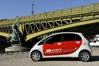 Bavarijoje metų elektromobiliu paskelbtas „Mitsubishi i-MiEV“