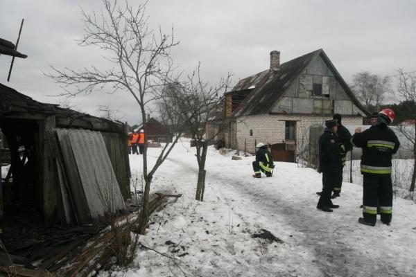 Naktį sudegusio vyro kūną ugniagesiai rado tik ryte