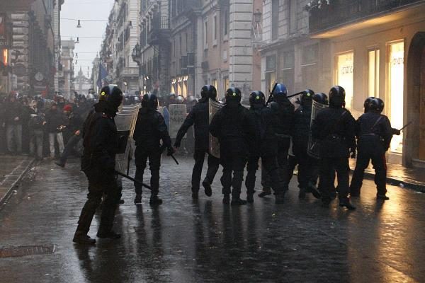 Italijoje prieš vyriausybės siūlomą universitetų reformą protestuoja tūkstančiai studentų