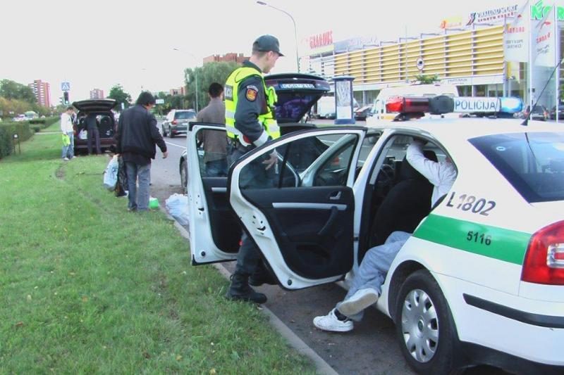 Girtas vairuotojas dar padidino vakarines transporto spūstis 