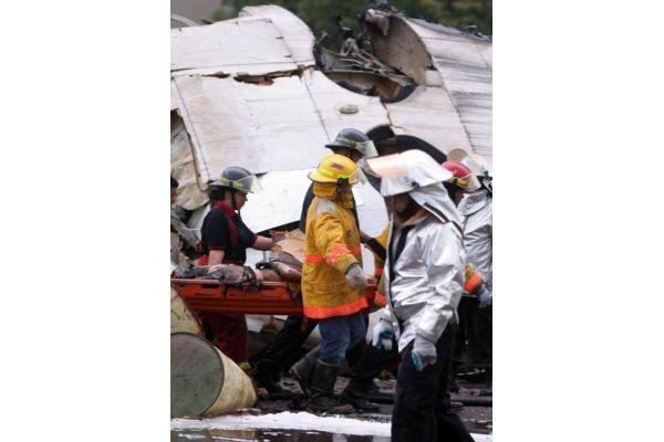 Venesueloje nukritus lėktuvui su 47 žmonėmis, 23 liko gyvi