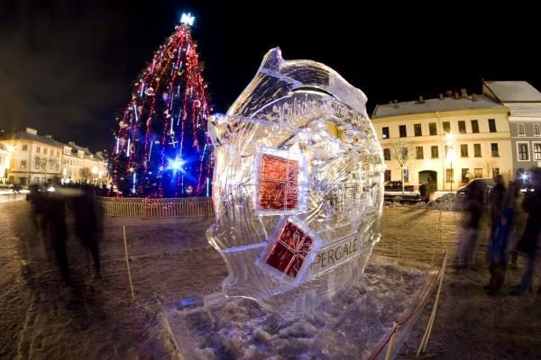 Kalėdos sostinėje: eglės įžiebimą išgelbėjo fejerverkai