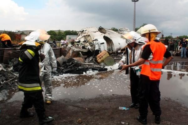 Venesueloje nukritus lėktuvui su 47 žmonėmis, 23 liko gyvi