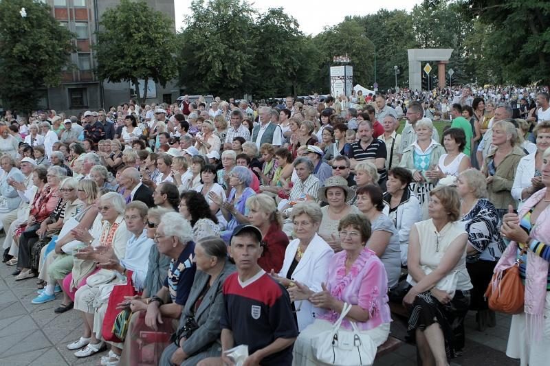 Jūros šventėje žavėjo nostalgiškos A.Lemano dainos