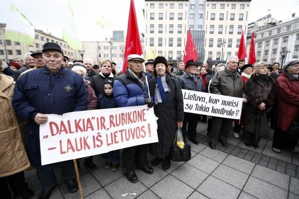 Mitinge prieš šilumos kainas - provokatoriai su 