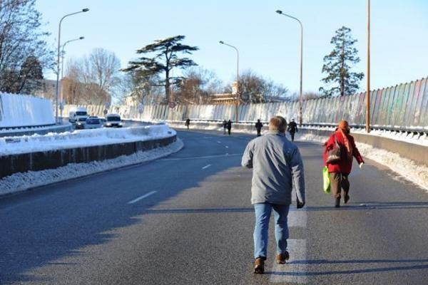 Apsnigtą Paryžių sukaustė ledas