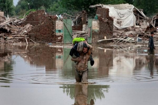 Pakistane dėl potvynių žuvo apie 1 500 žmonių
