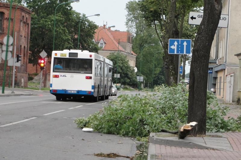 Škvalas pajūryje: gyventojai laukia antros bangos, sinoptikai ramina 