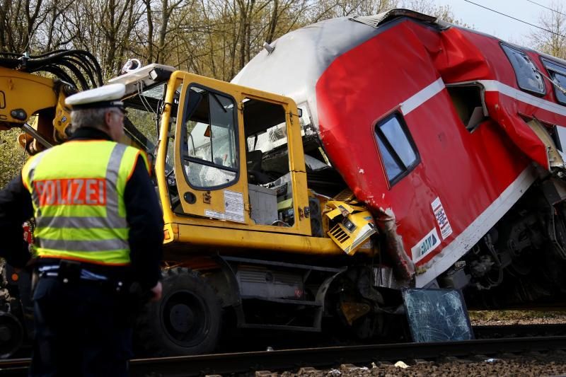 Vokietijoje traukinio avarijoje žuvo 3 žmonės