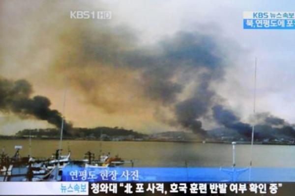 Šiaurės Korėjos artilerija apšaudė Pietų Korėjai priklausančią salą, esama sužeistųjų