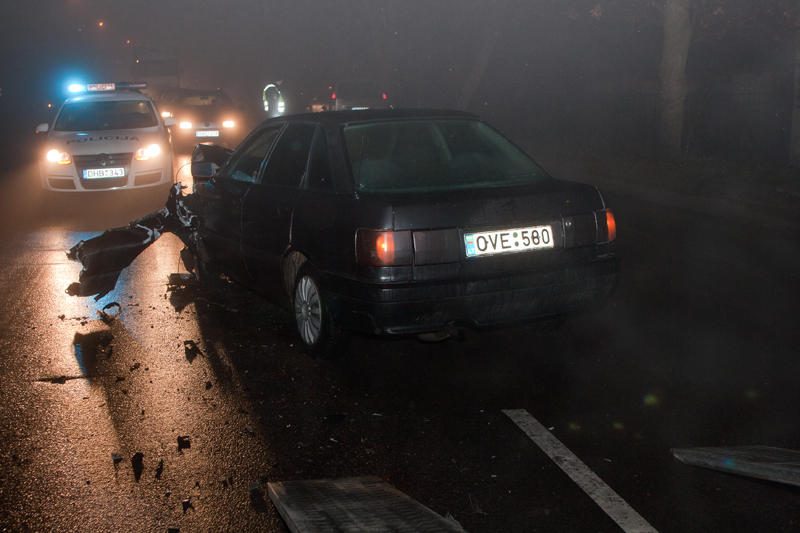 Vilniuje susidūrė „Audi“ ir autobusas, nukentėjo moteris