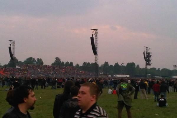 AC/DC sudrebino Varšuvą