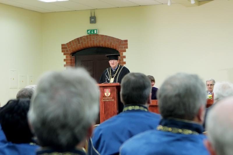 KU iškilmingoje ceremonijoje inauguruoti Garbės daktarai