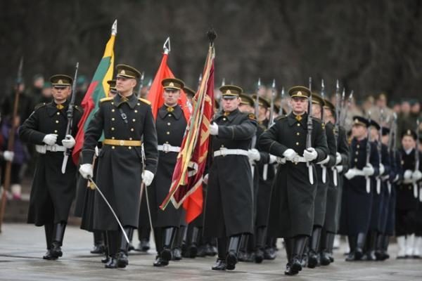 Vilniaus centre šventine rikiuote ir paradu paminėta Kariuomenės diena