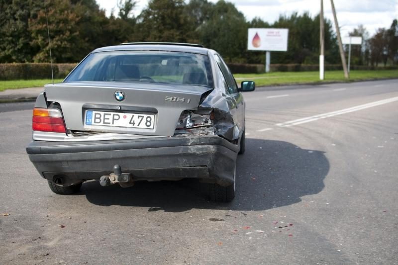 Seimo narys P.Gražulis sukėlė avariją, bet žmona jo nebars