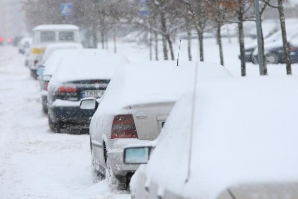 Vidurdienį miesto centre susidūrė du lengvieji automobiliai (papildyta)