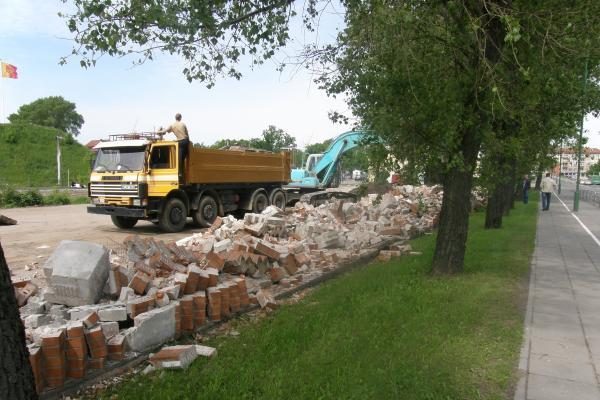 Nugriauta klaipėdietiška Berlyno siena 