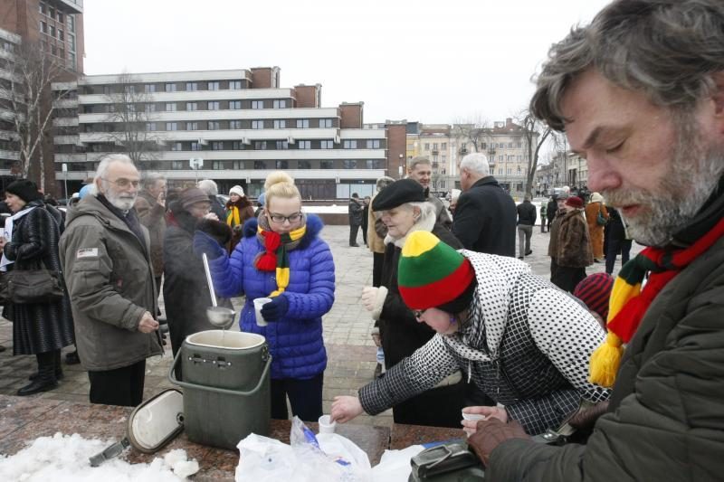 Uostamiestyje Vasario 16-oji – po partinėm vėliavom