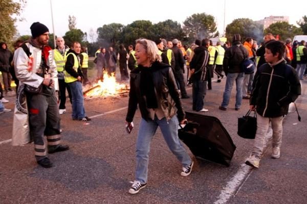 Prancūzijoje protestuotojai užblokavo Marselio oro uostą