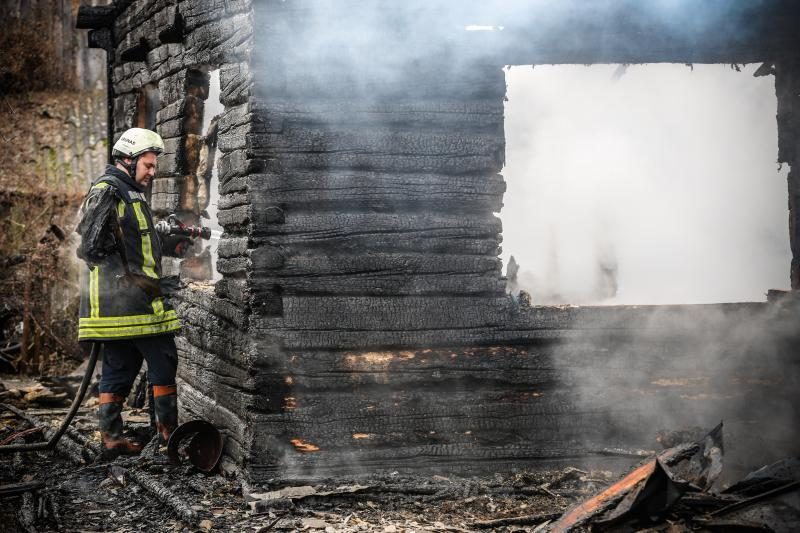 Gaisras Žiegždriuose: supleškėjo namas, senukas apdegė veidą