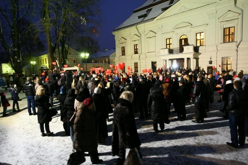 Ištekėjusiai Dž. Butkutei palinkėjo susilaukti 12 vaikų