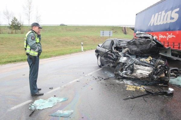 Pasiklydęs vilkiko vairuotojas iš Čekijos sukėlė avariją