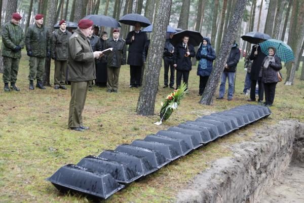 Vokiečių karių kapinėse perlaidoti karių palaikai 