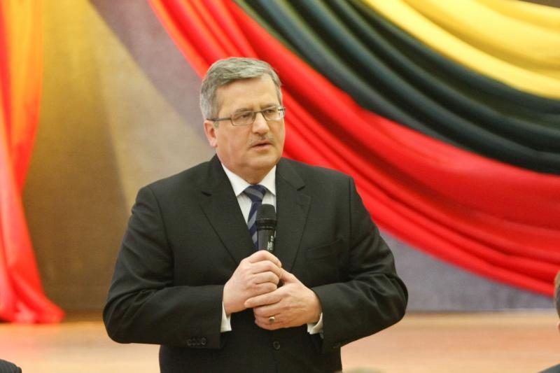 B.Komorowskis: Lietuvos lenkų situacija gali pasikeisti po rinkimų