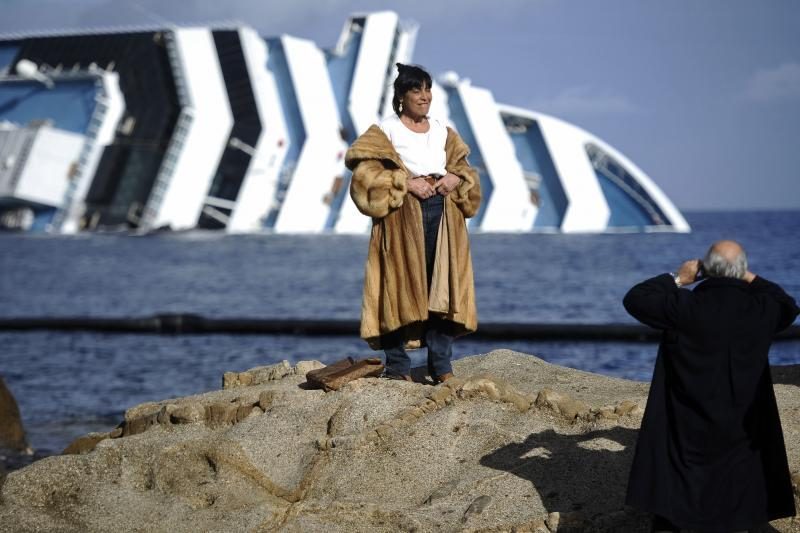 Katastrofą patyrusiame laive „Costa Concordia“ rasti dar du lavonai