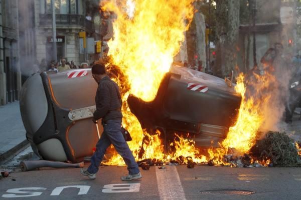 Barselonoje vyko kairiųjų protestuotojų susirėmimai su policija